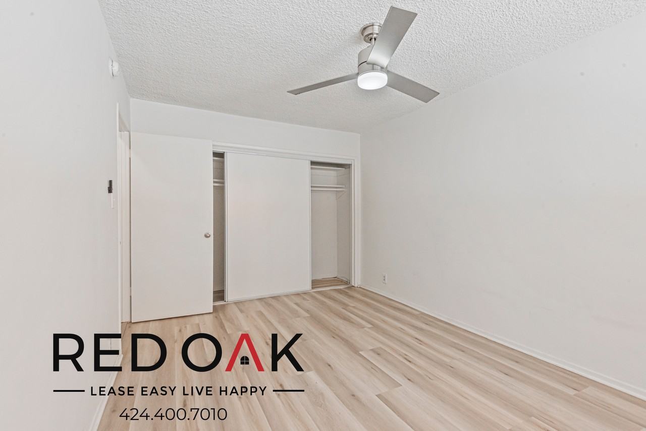 7071 Hawthorn Ave - Photo 4 of 12