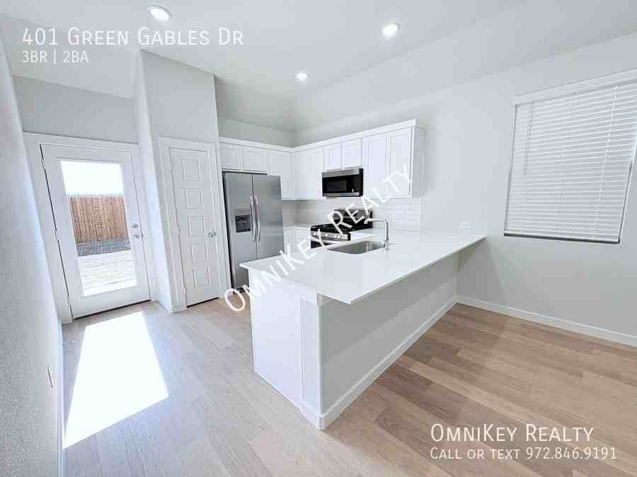 401 Green Gables Dr - Photo 3 of 42