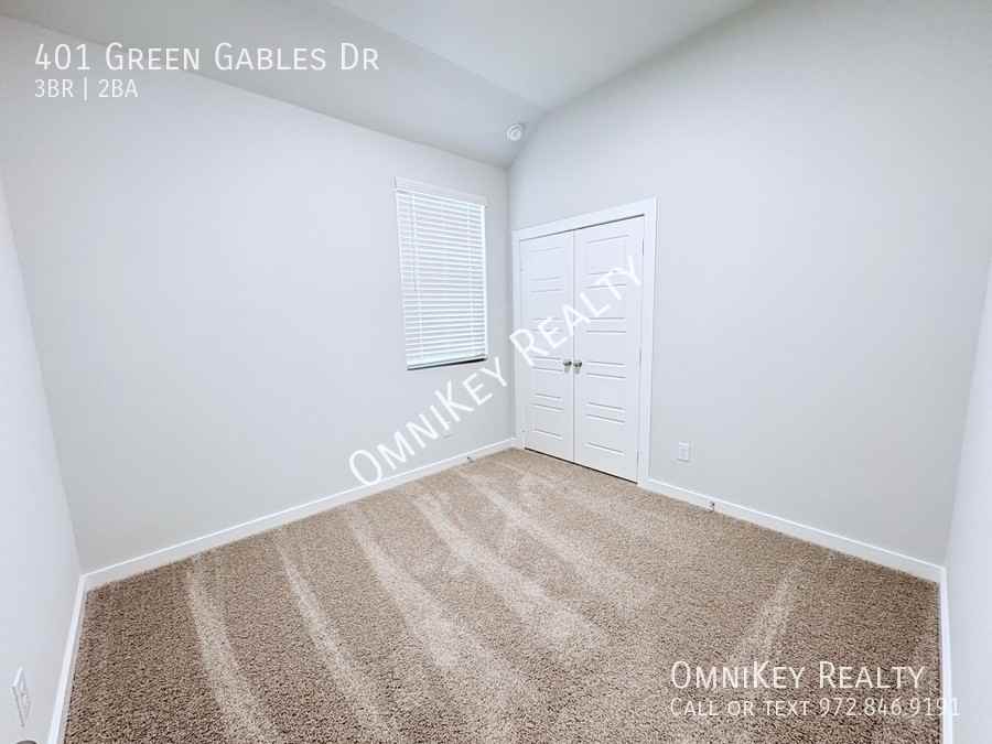 401 Green Gables Dr - Photo 5 of 42