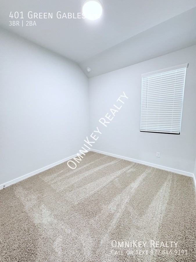 401 Green Gables Dr - Photo 7 of 42