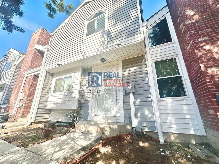 251 S Nome St - Photo 2 of 15