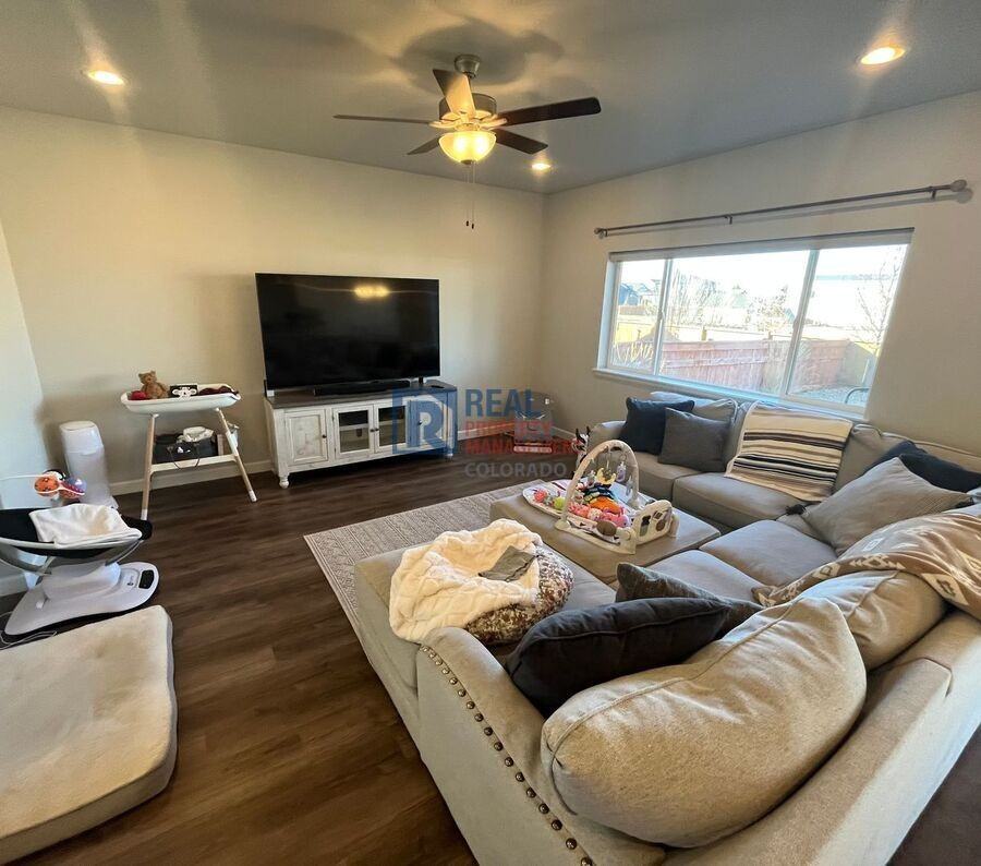 276 Hillspire Dr - Photo 3 of 13