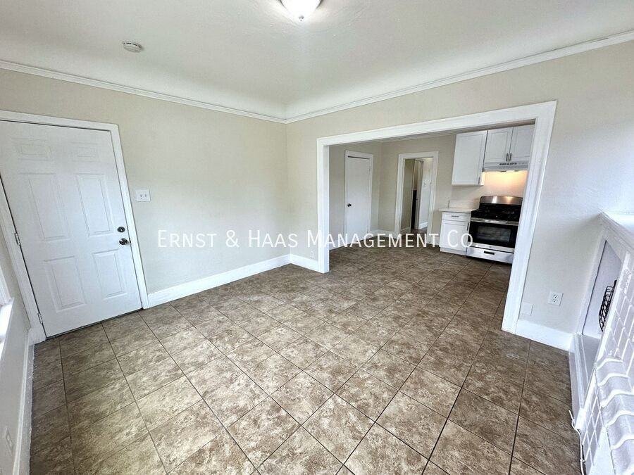 702 E Burnett St - Photo 3 of 15