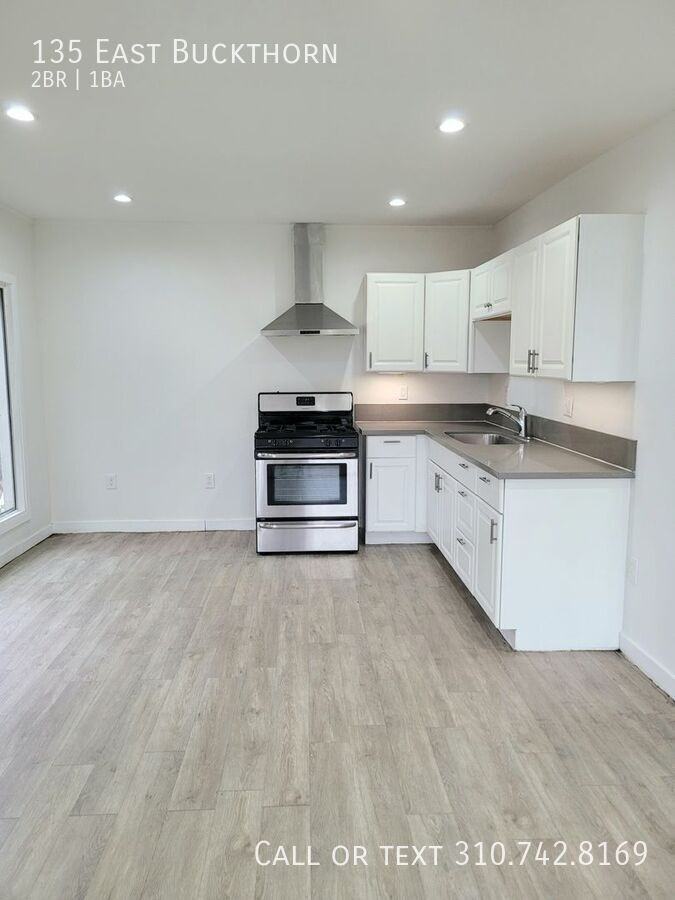 135 E Buckthorn St - Photo 2 of 11