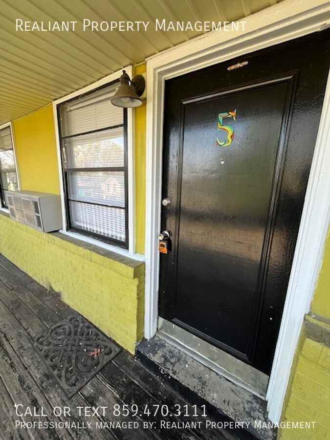 468 N Limestone #5 - Photo 3 of 11