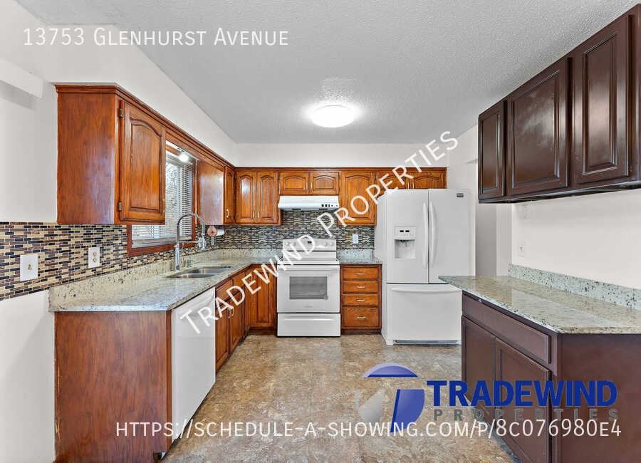 13753 Glenhurst Ave - Photo 2 of 25