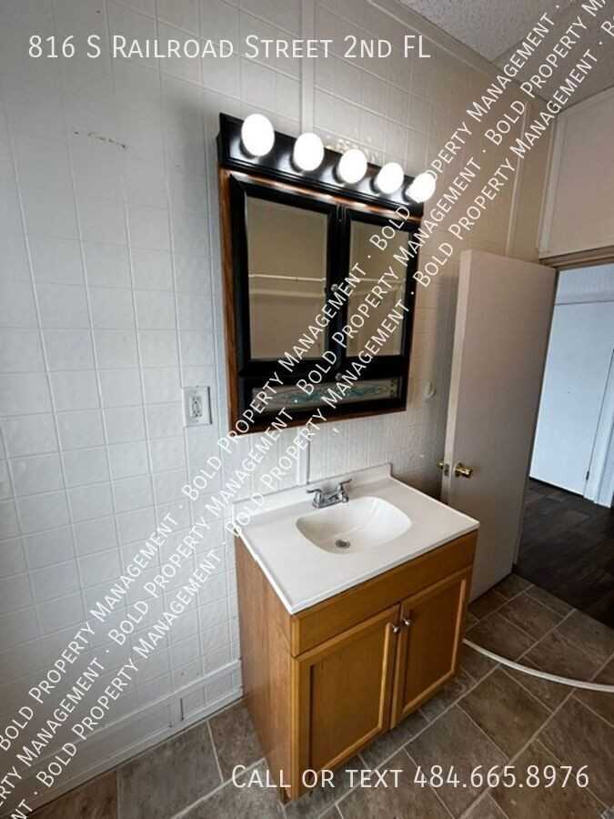 816 S Railroad St Apt 2nd - Photo 4 of 12