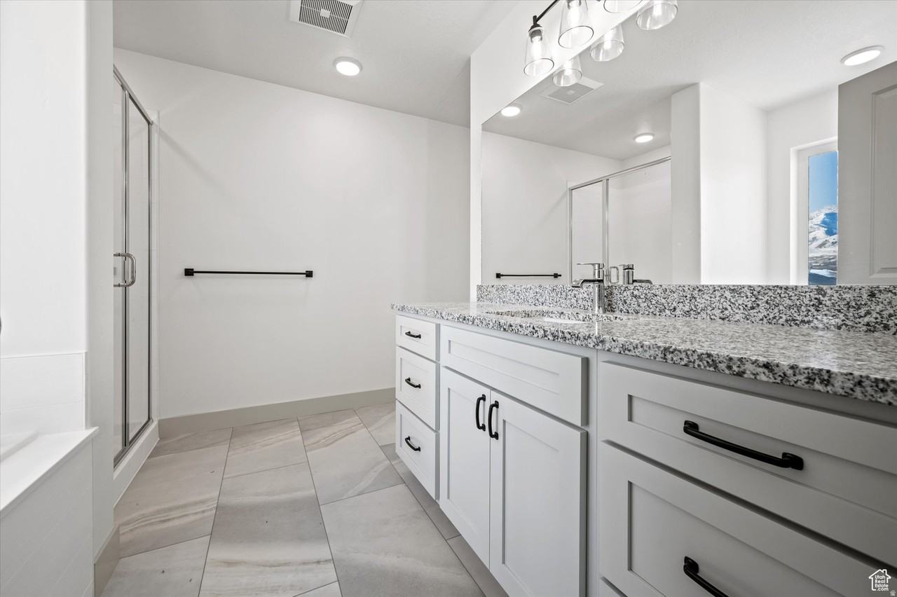 621 S 85 E - Photo 7 of 20