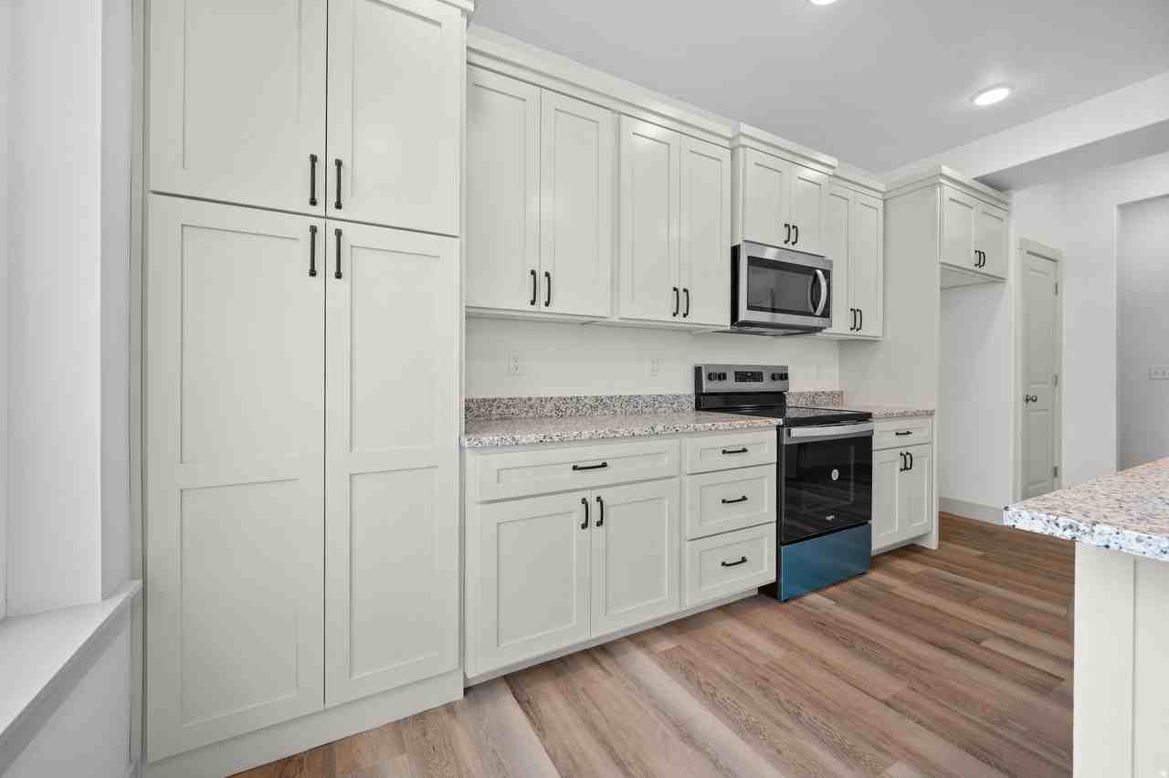 657 S 85 E - Photo 5 of 20