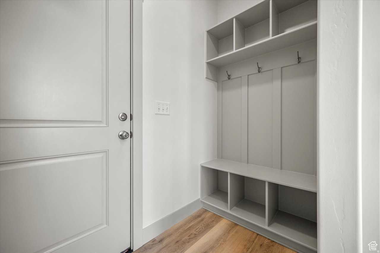 657 S 85 E - Photo 6 of 20