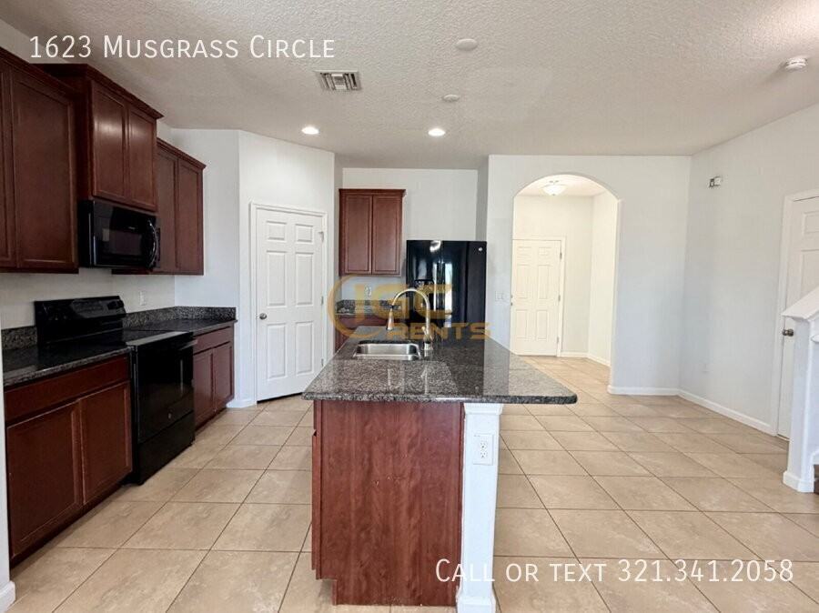1623 Musgrass Cir - Photo 3 of 27