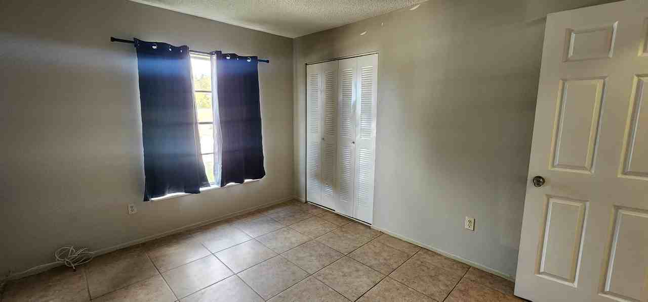 1413 Laura St #1 - Photo 4 of 8