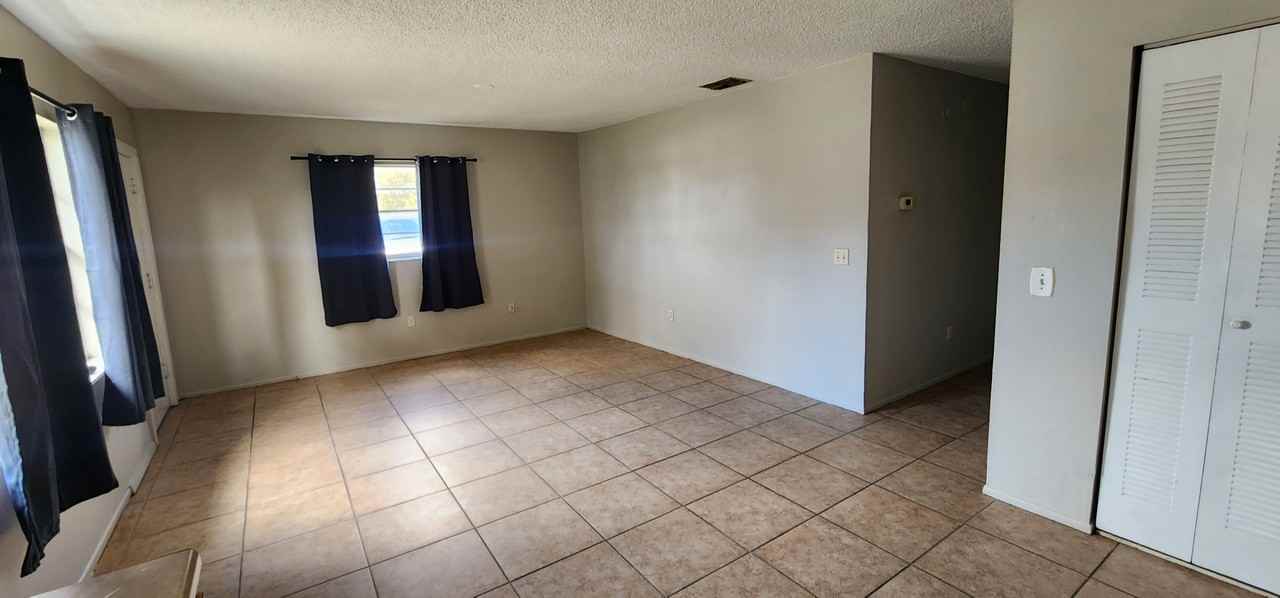 1413 Laura St #1 - Photo 6 of 8