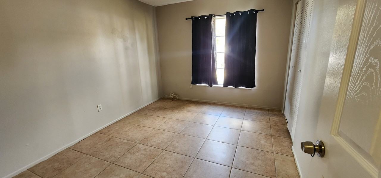 1413 Laura St #1 - Photo 7 of 8