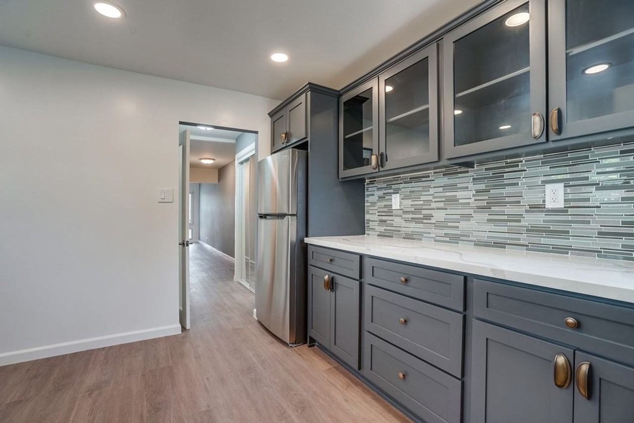 627 W 92nd St - Photo 5 of 11