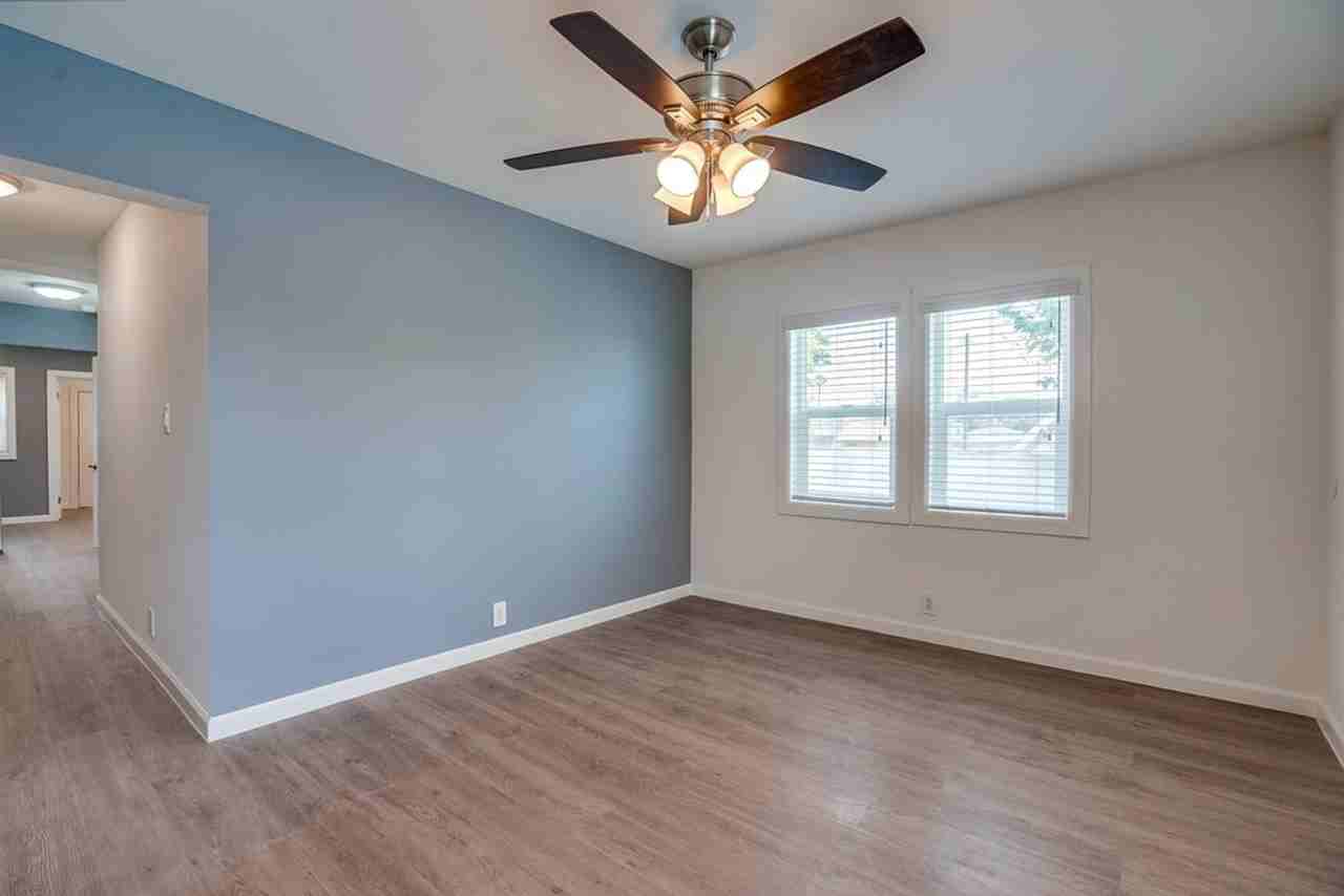 627 W 92nd St - Photo 7 of 11