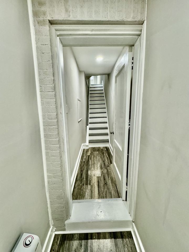 4323 N 8th St #2 - Photo 4 of 10