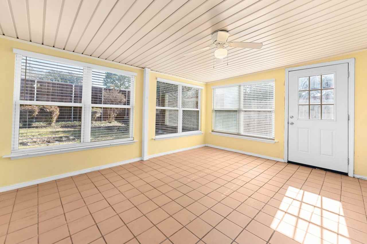 5309 Lansingford Trl - Photo 3 of 24