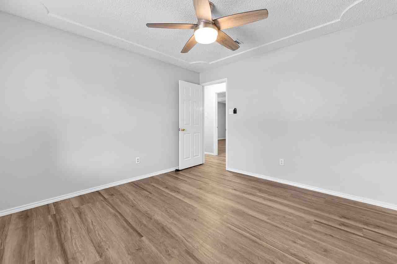 5309 Lansingford Trl - Photo 5 of 24