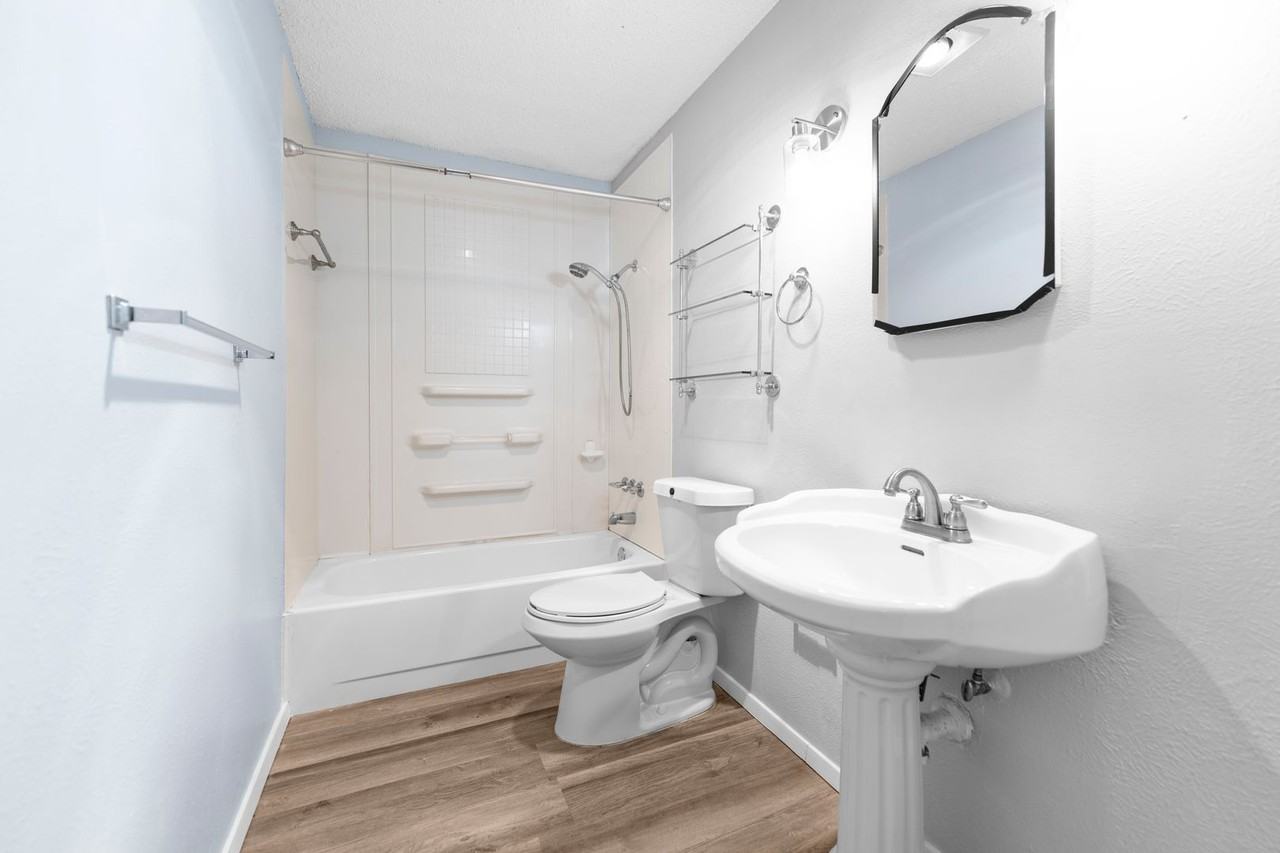 5309 Lansingford Trl - Photo 6 of 24