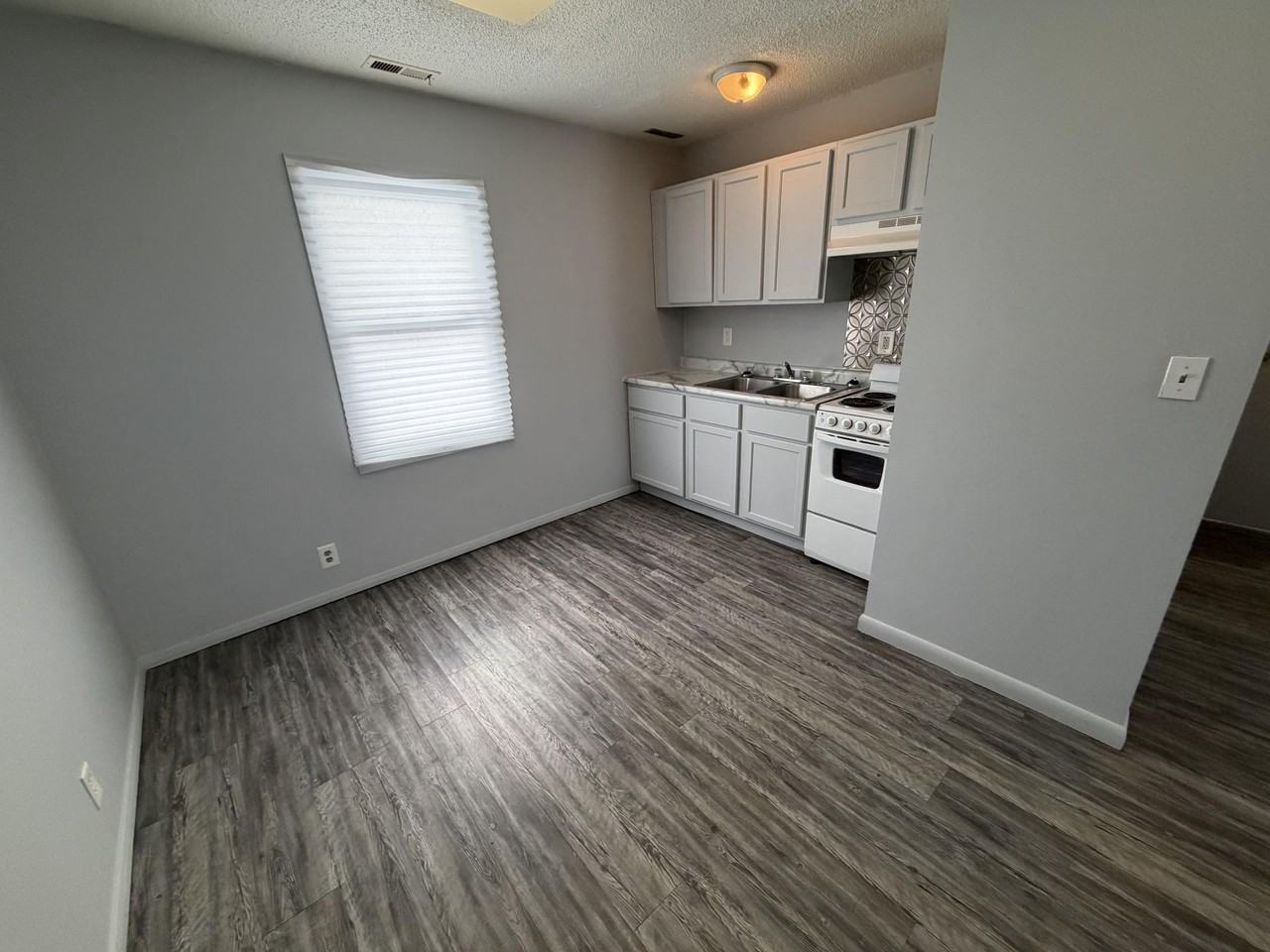 1402 E Main St #E - Photo 2 of 11