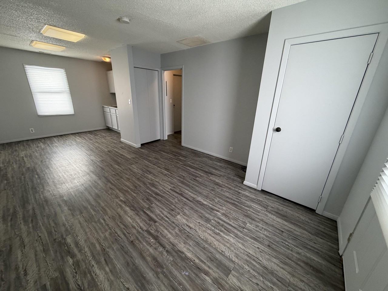 1402 E Main St #E - Photo 6 of 11