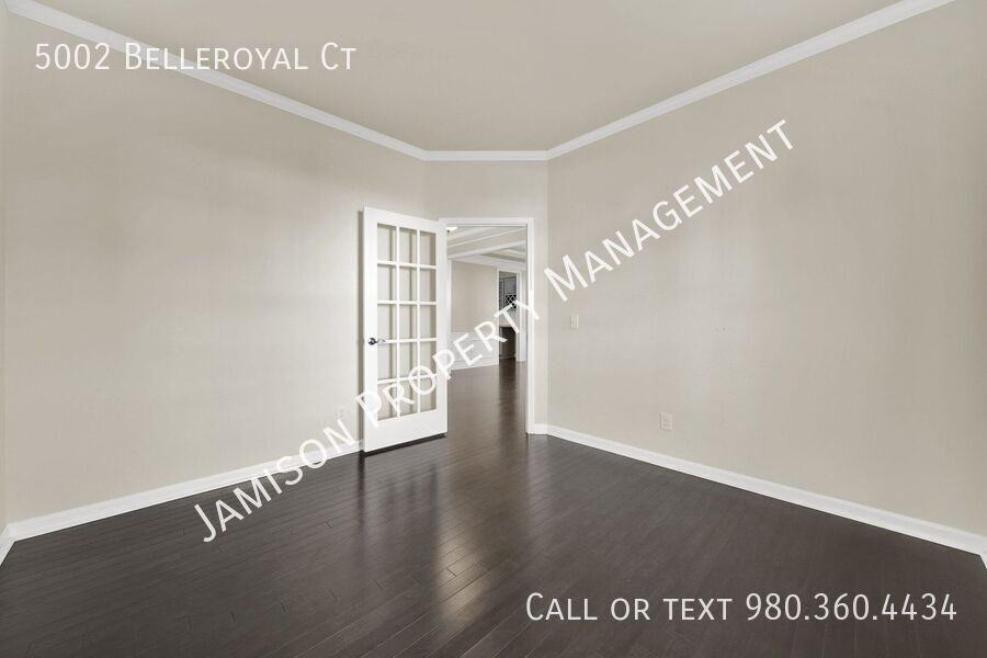 5002 Belleroyal Ct - Photo 4 of 45