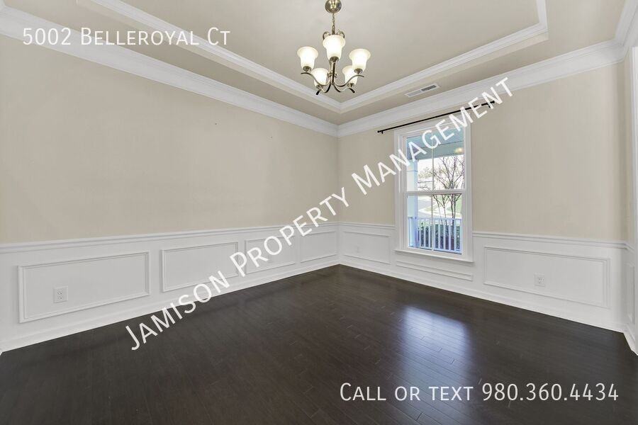 5002 Belleroyal Ct - Photo 5 of 45