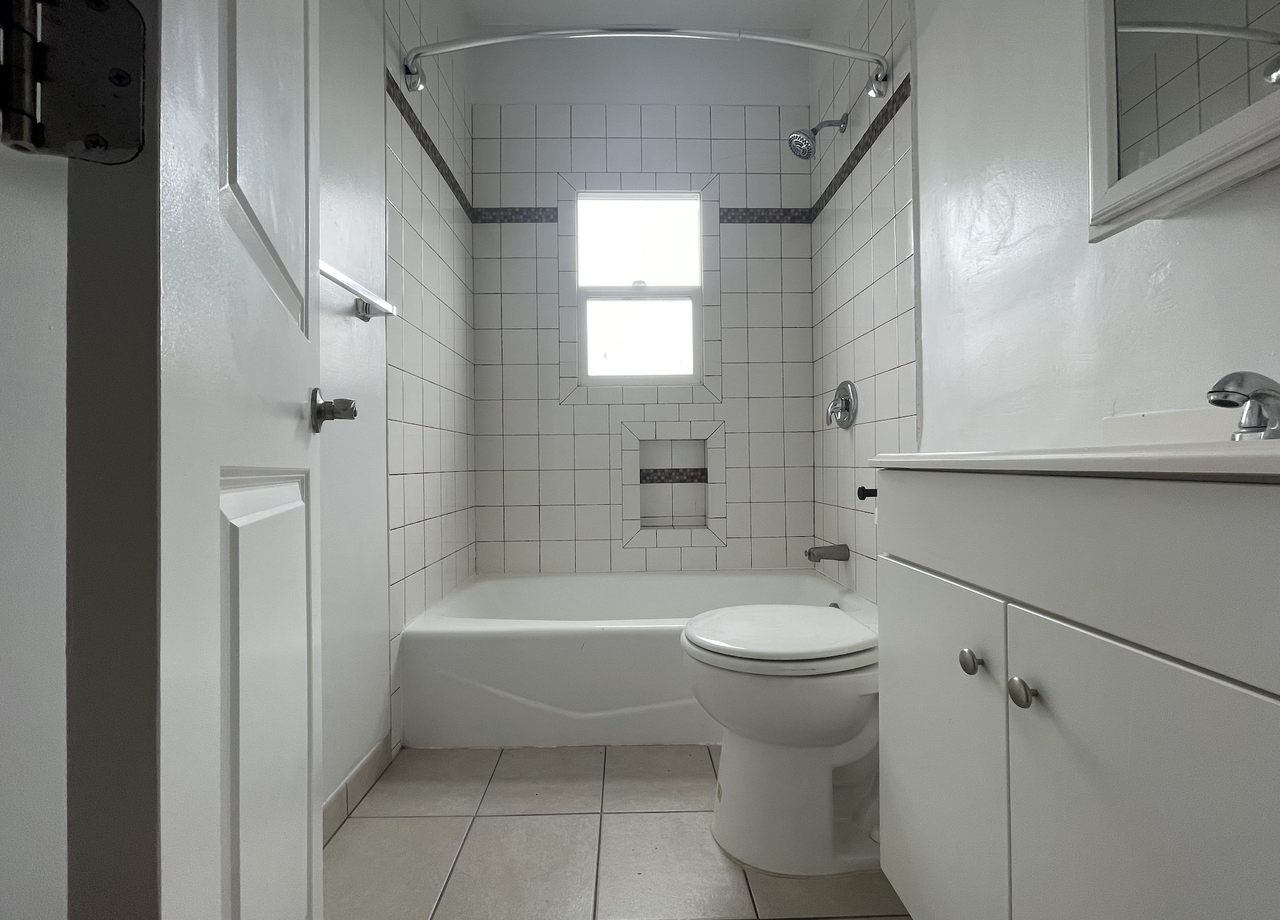 5138 Melrose Ave #205 - Photo 6 of 6