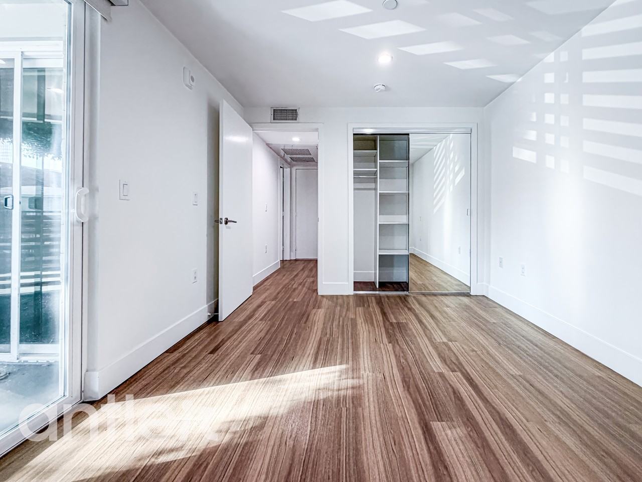 1538 Purdue Ave #404 - Photo 6 of 25