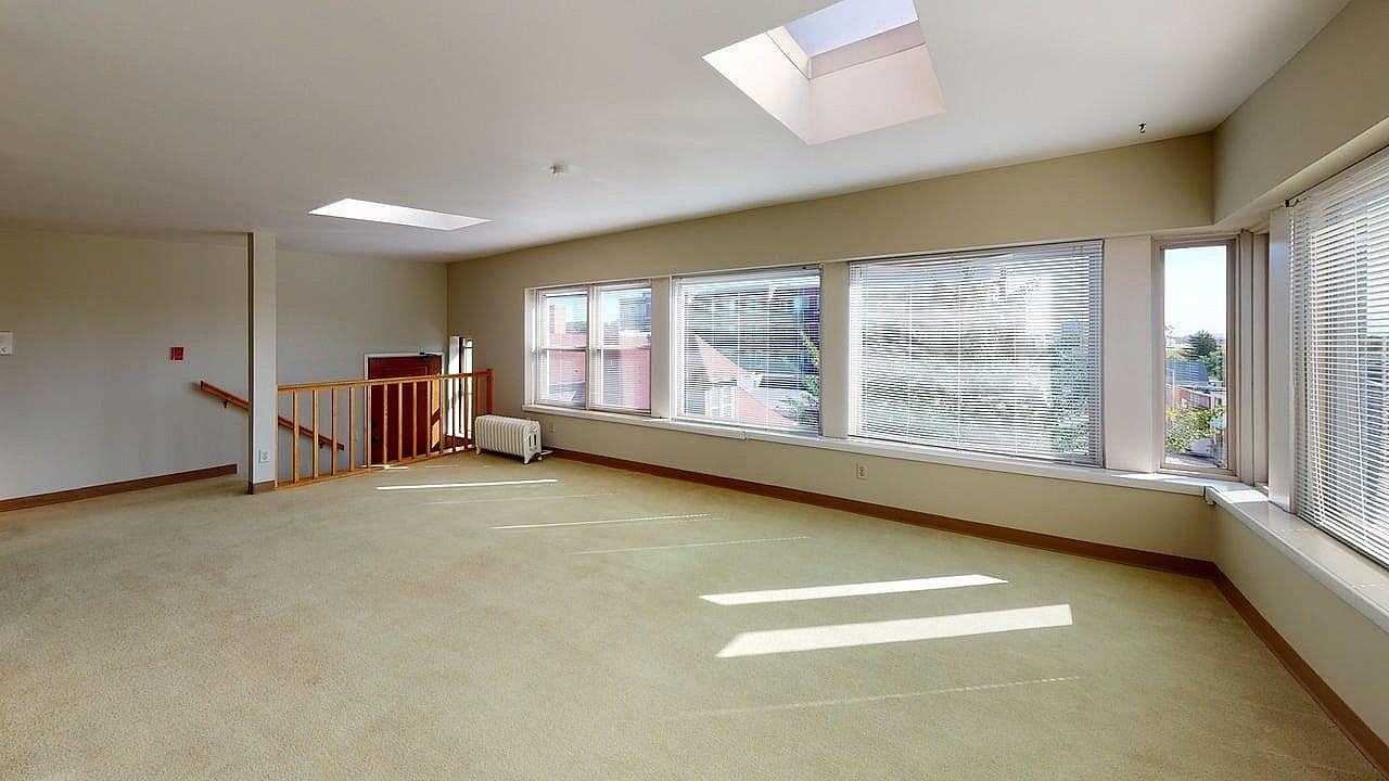 Monroe Manor - Photo 5 of 40