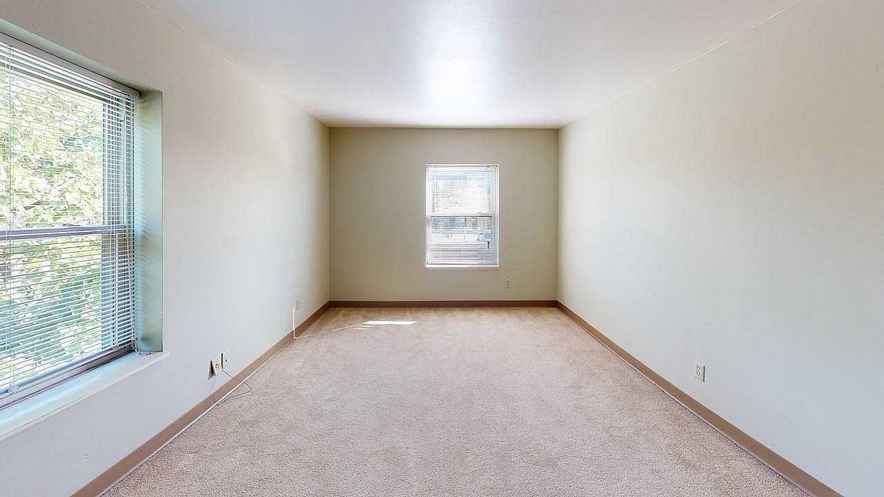 Monroe Manor - Photo 6 of 40