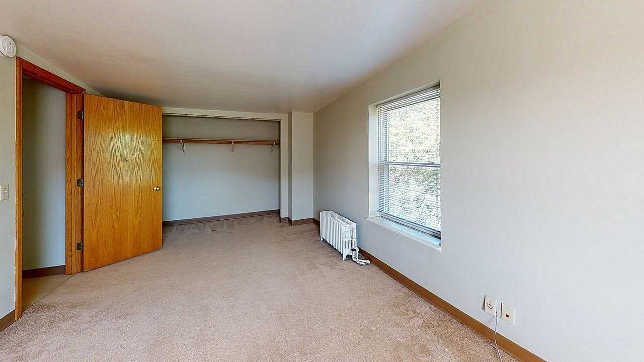 Monroe Manor - Photo 7 of 40