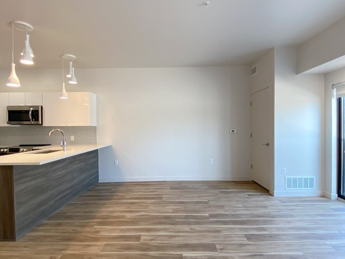 Nova - Photo 4 of 50