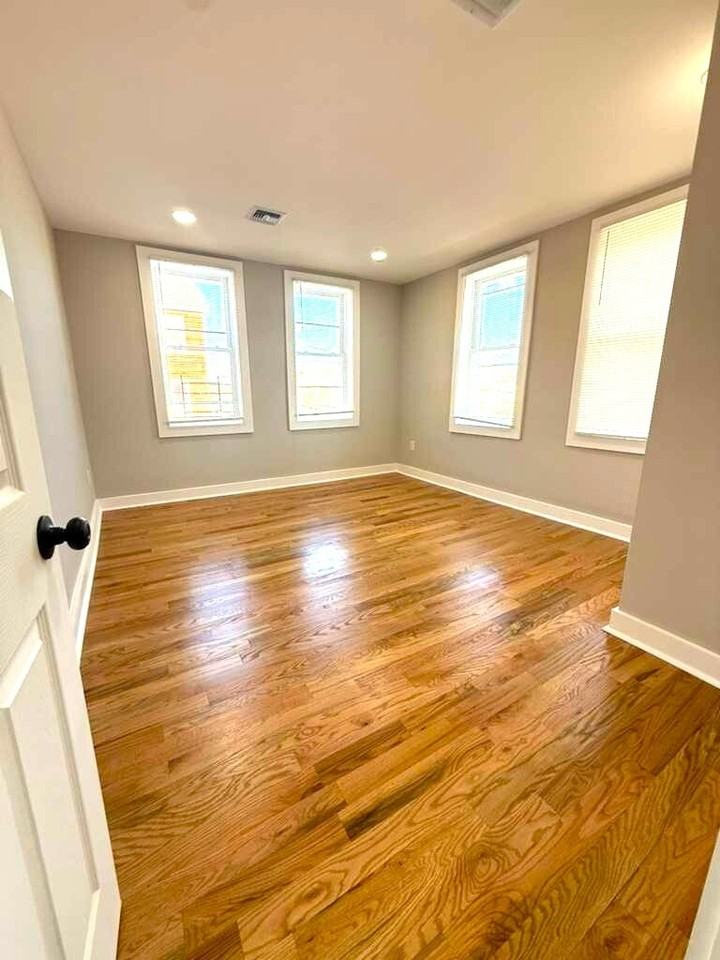 1105 Charles Street - Photo 3 of 17