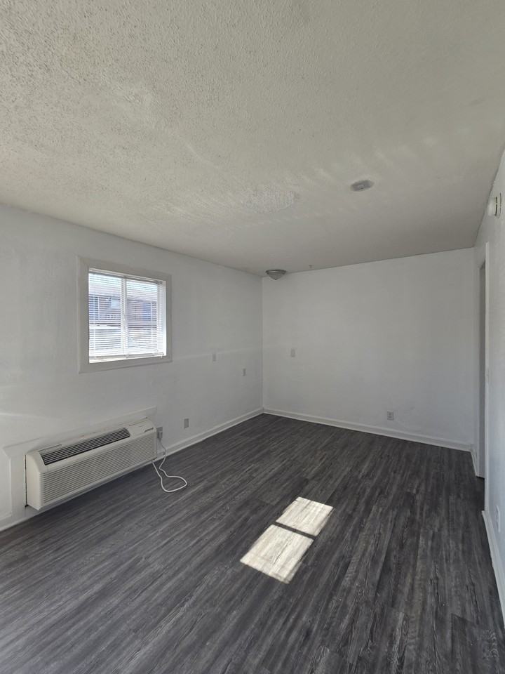 1916-1924 S Broadway - Photo 2 of 9