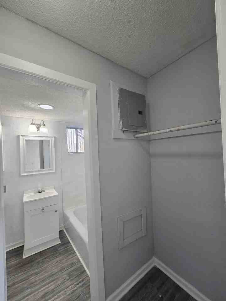 1916-1924 S Broadway - Photo 6 of 9