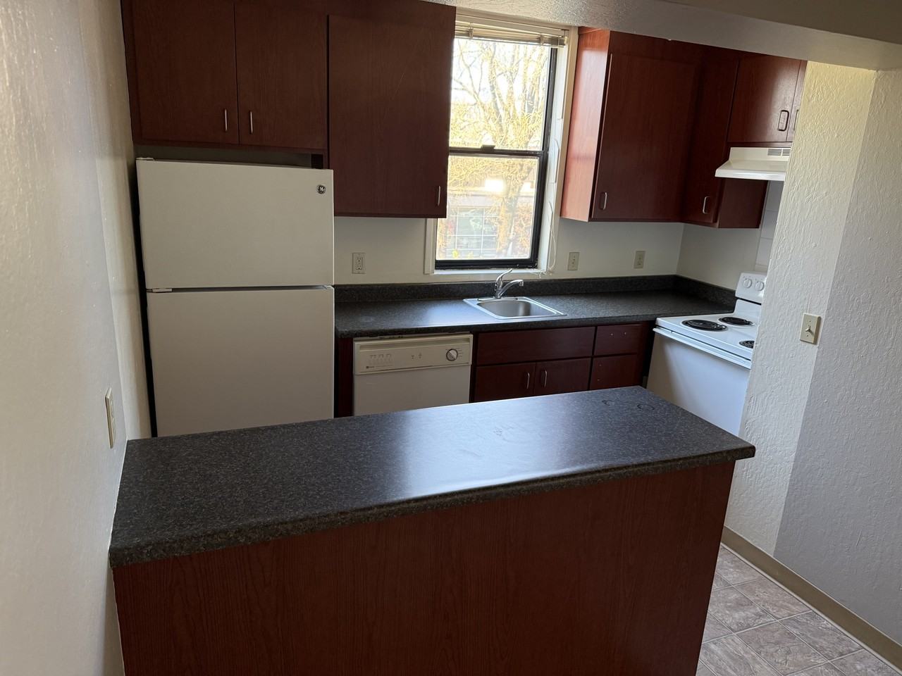 Elliott Apartments - Photo 3 of 13