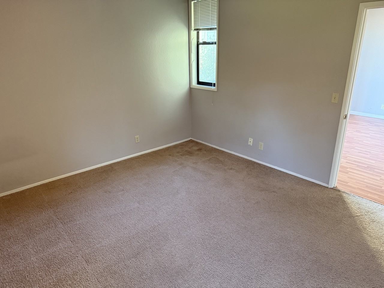 Elliott Apartments - Photo 5 of 13