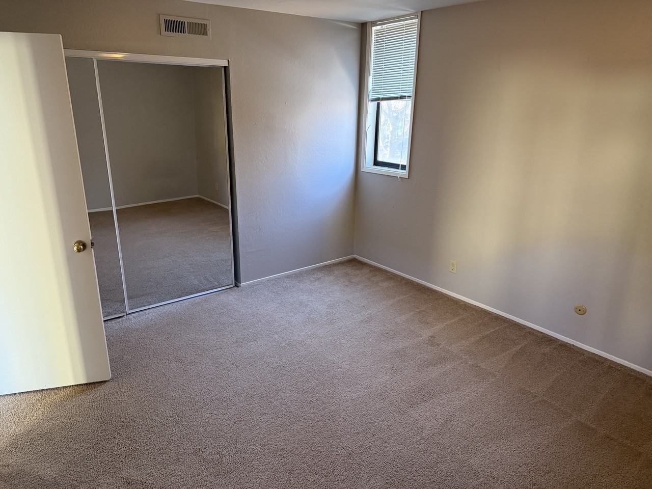 Elliott Apartments - Photo 6 of 13