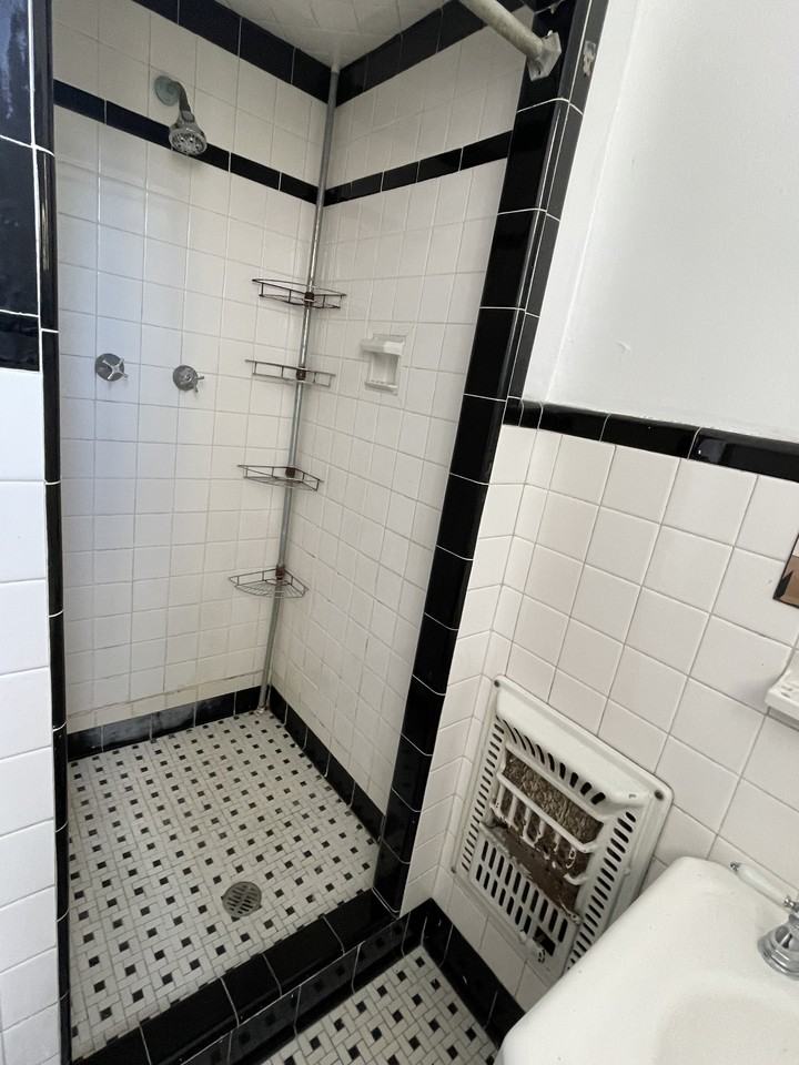 3915 Prytania St. - Photo 4 of 12