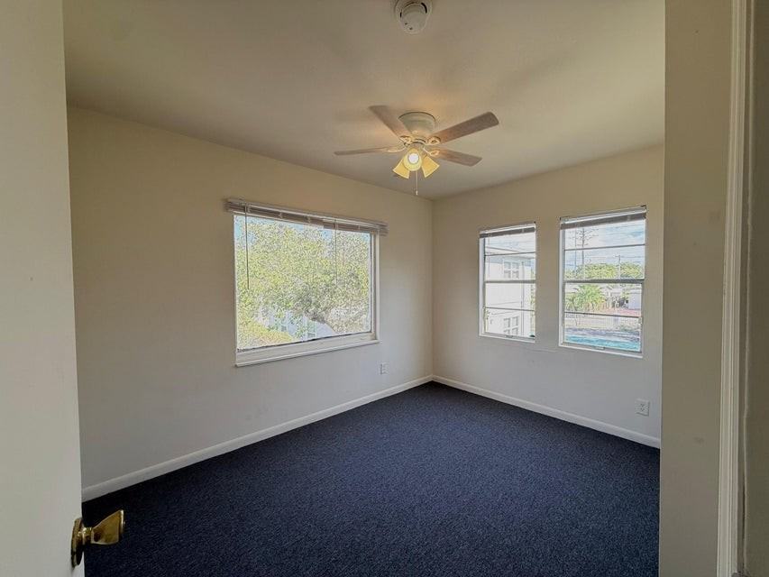 808 30th St - Photo 4 of 8