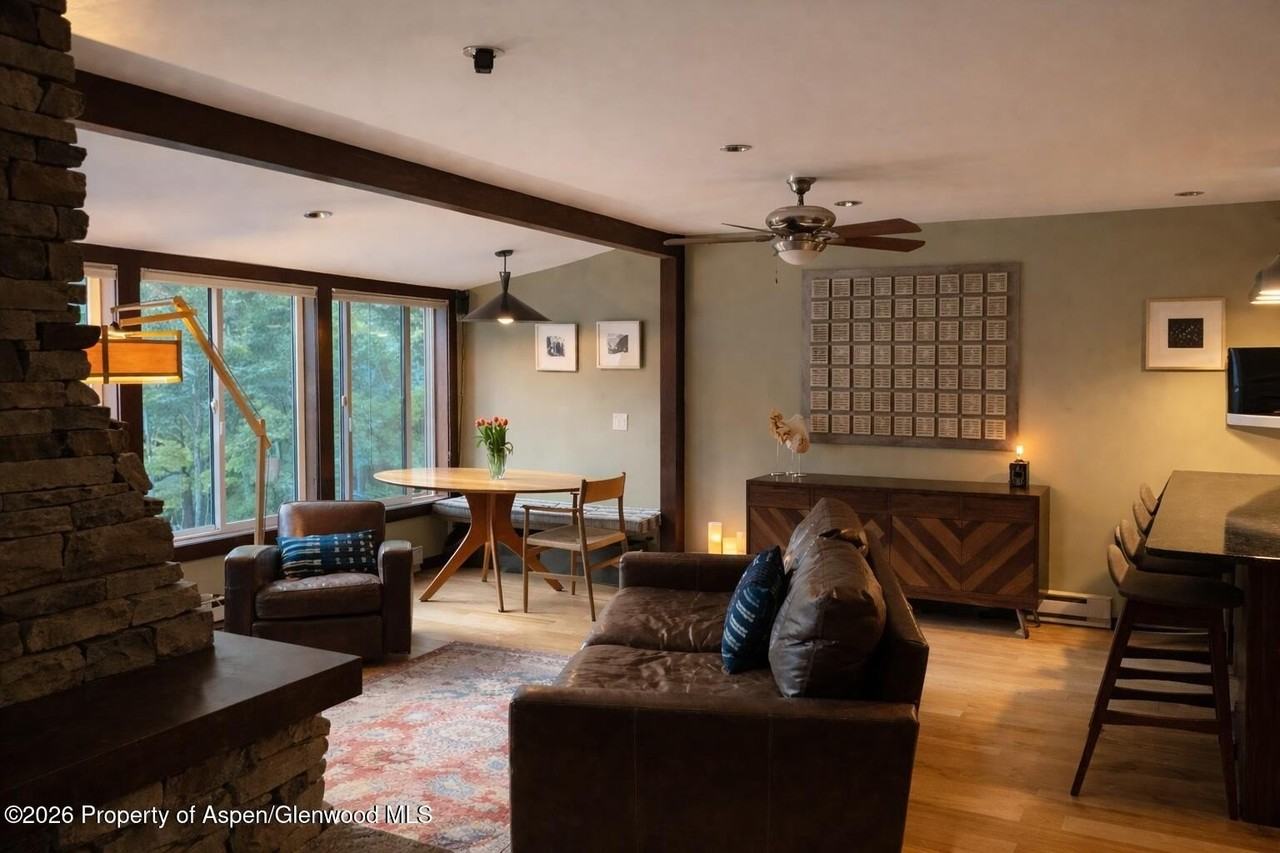 409 Park Cir Unit 2 #2 - Photo 3 of 17