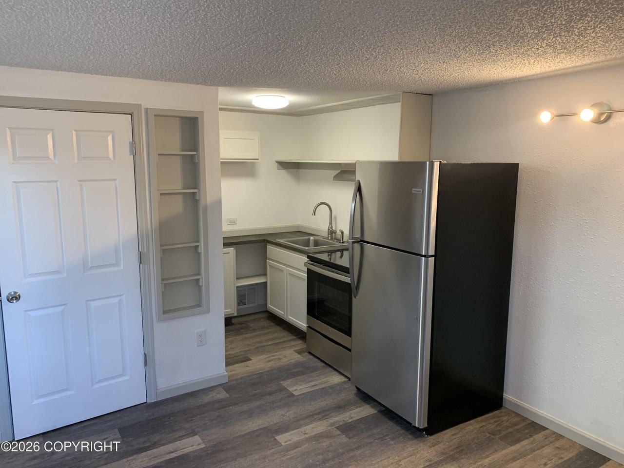 1519 Kinnikinnick St - Photo 7 of 14