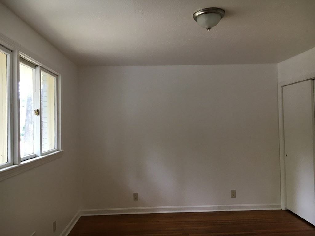 925 Magnolia St Se - Photo 4 of 29