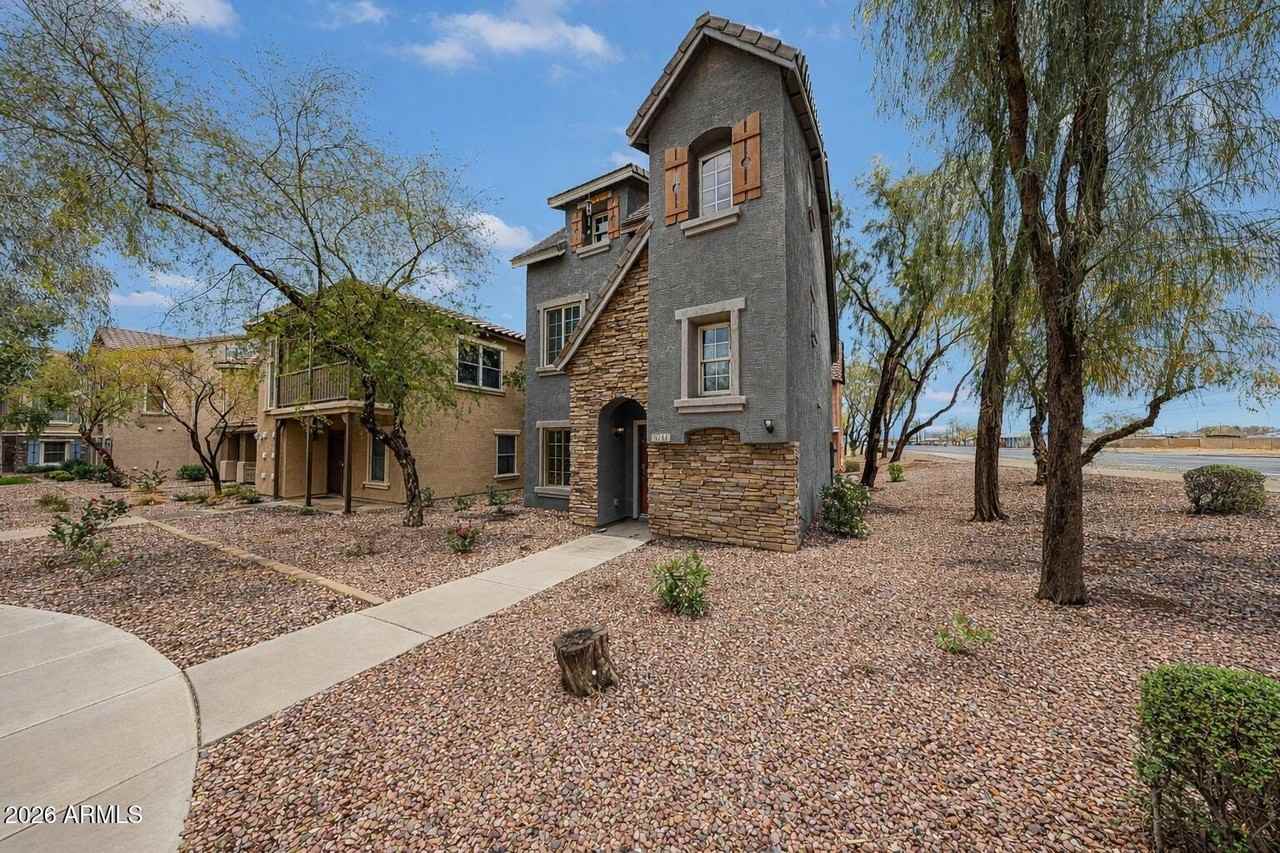 5744 S 21st Pl - Photo 2 of 34