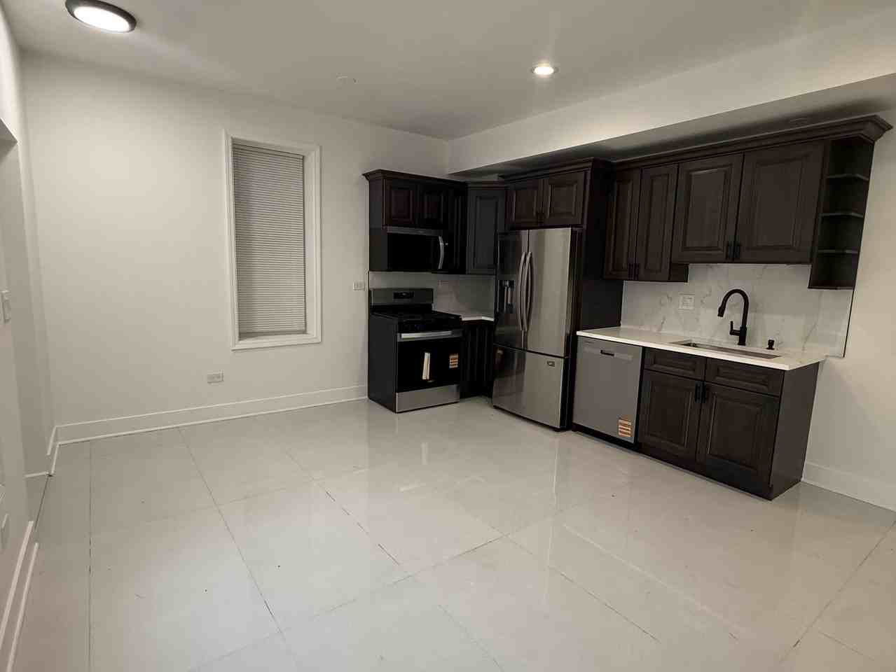 2702 S Union Ave - Photo 6 of 7