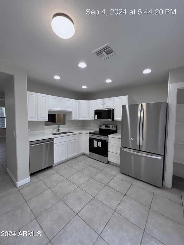 15750 W Watson Ln - Photo 6 of 16