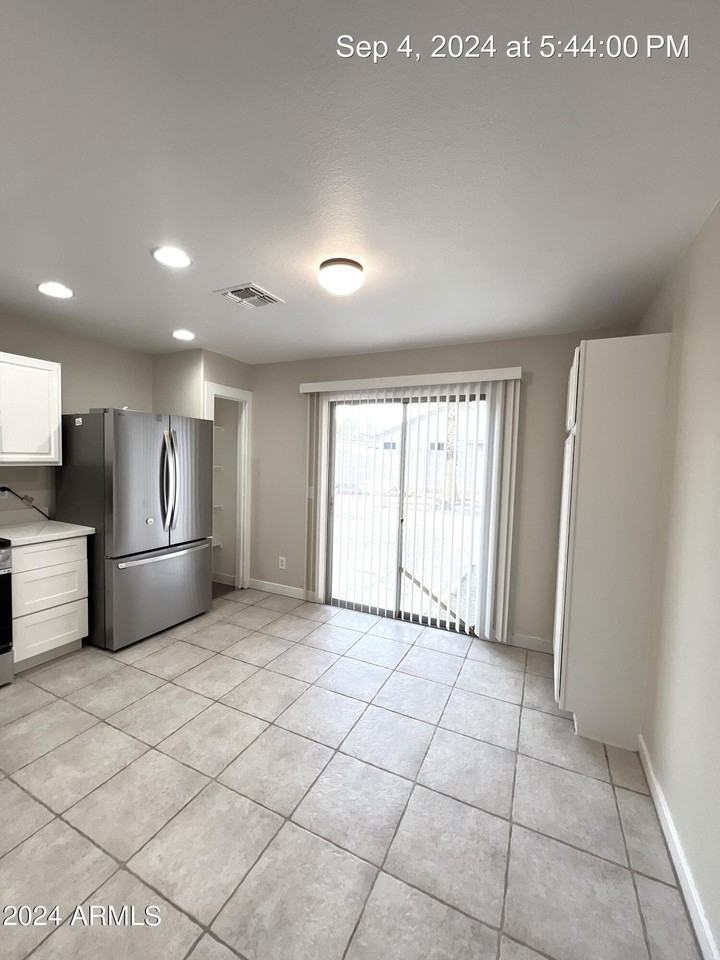 15750 W Watson Ln - Photo 7 of 16