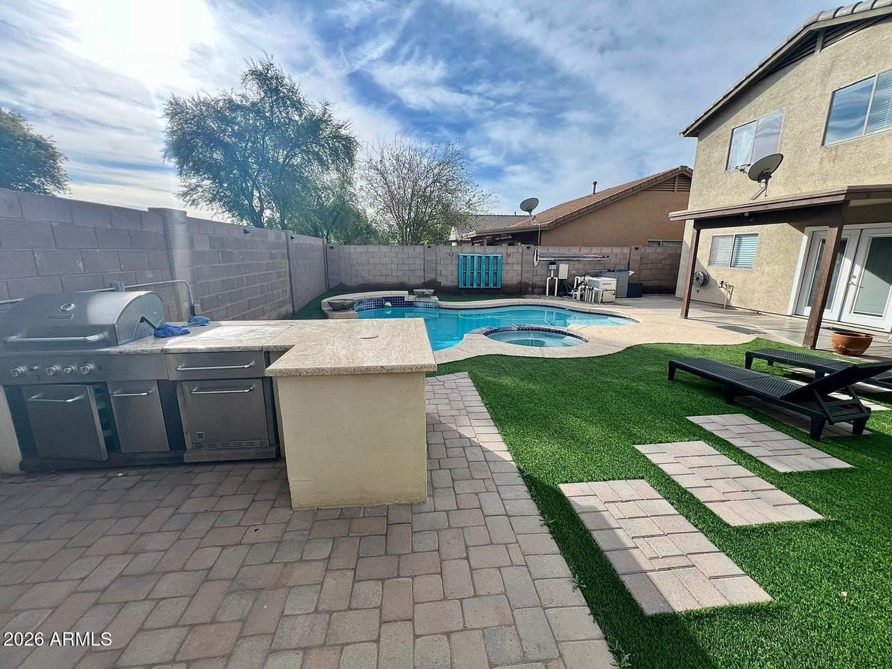 2721 S 108th Ave - Photo 7 of 47